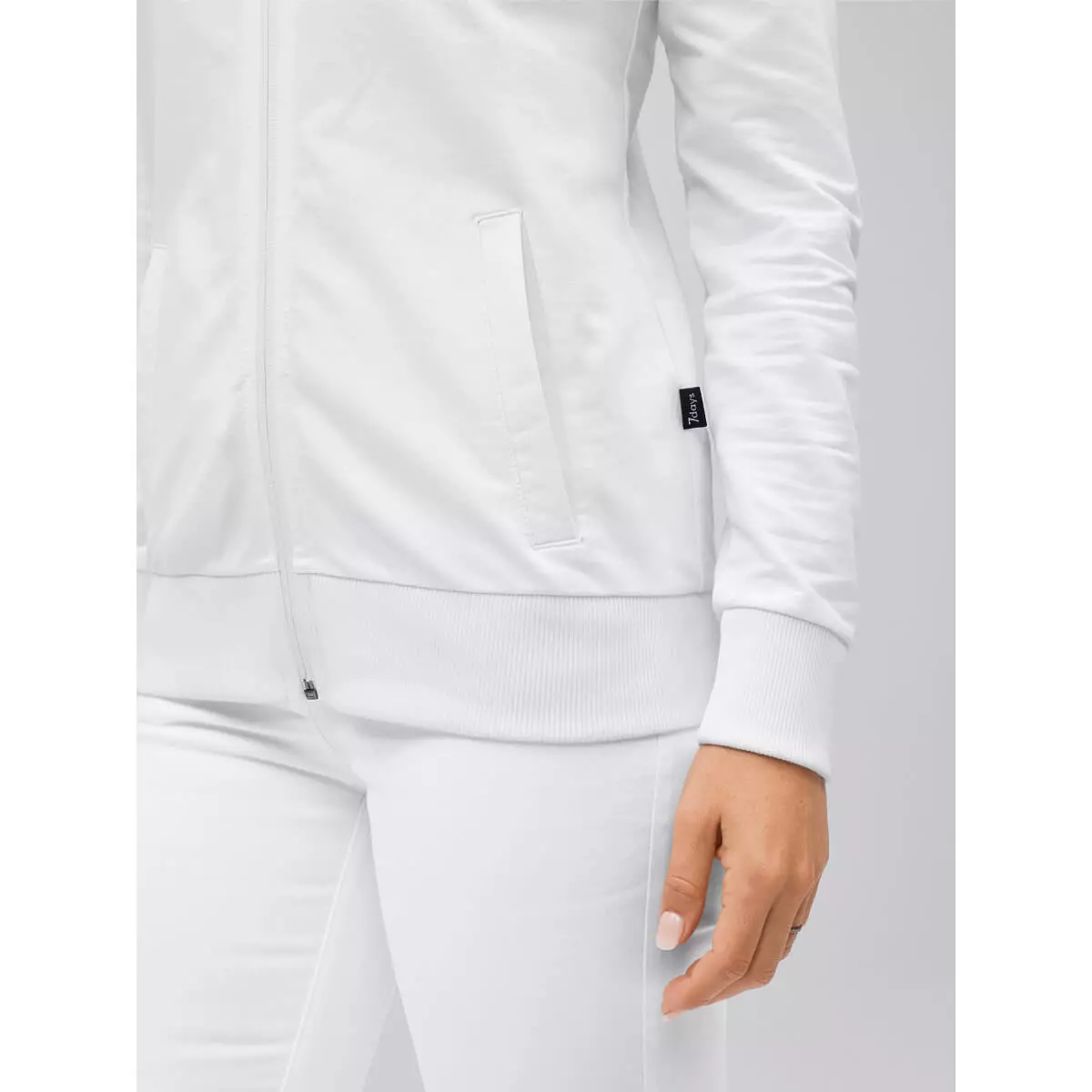  Women’s sweat jacket
