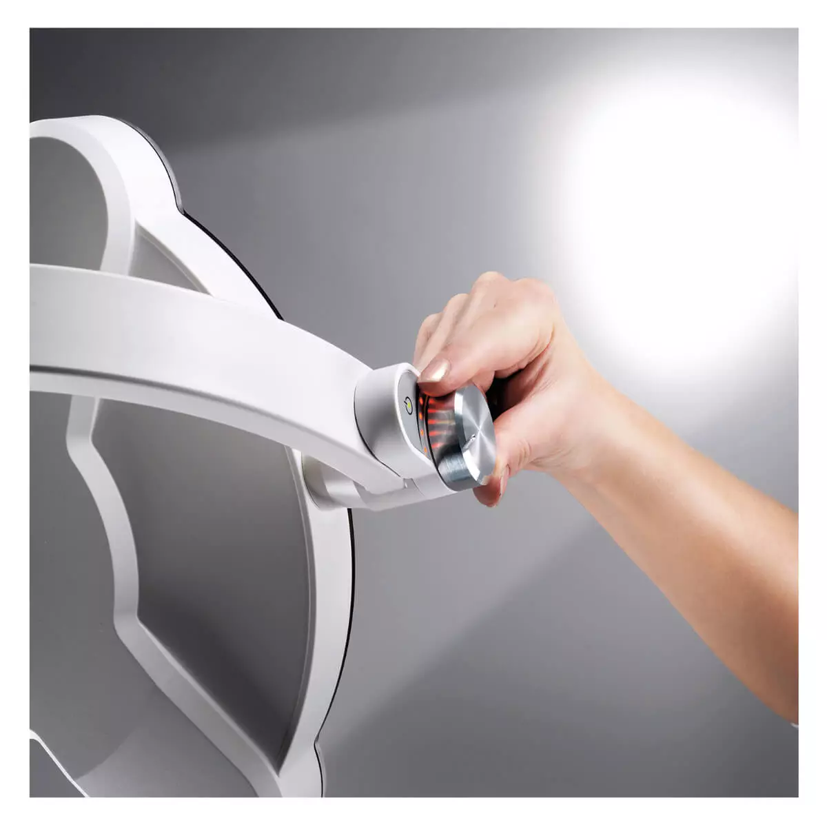  TRIANGO 80-1F examination light on a mobile stand