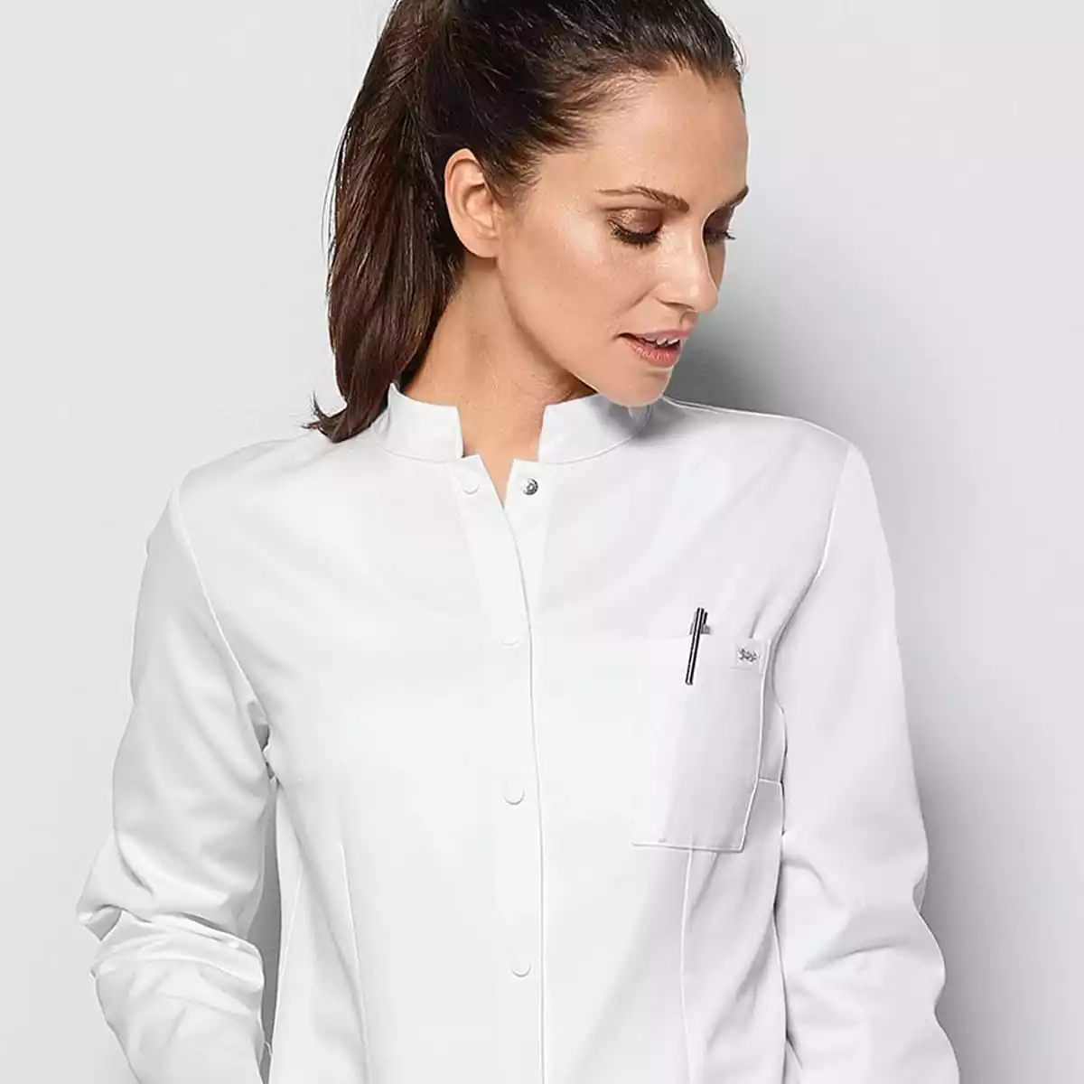  Women’s scrub/lab coat white