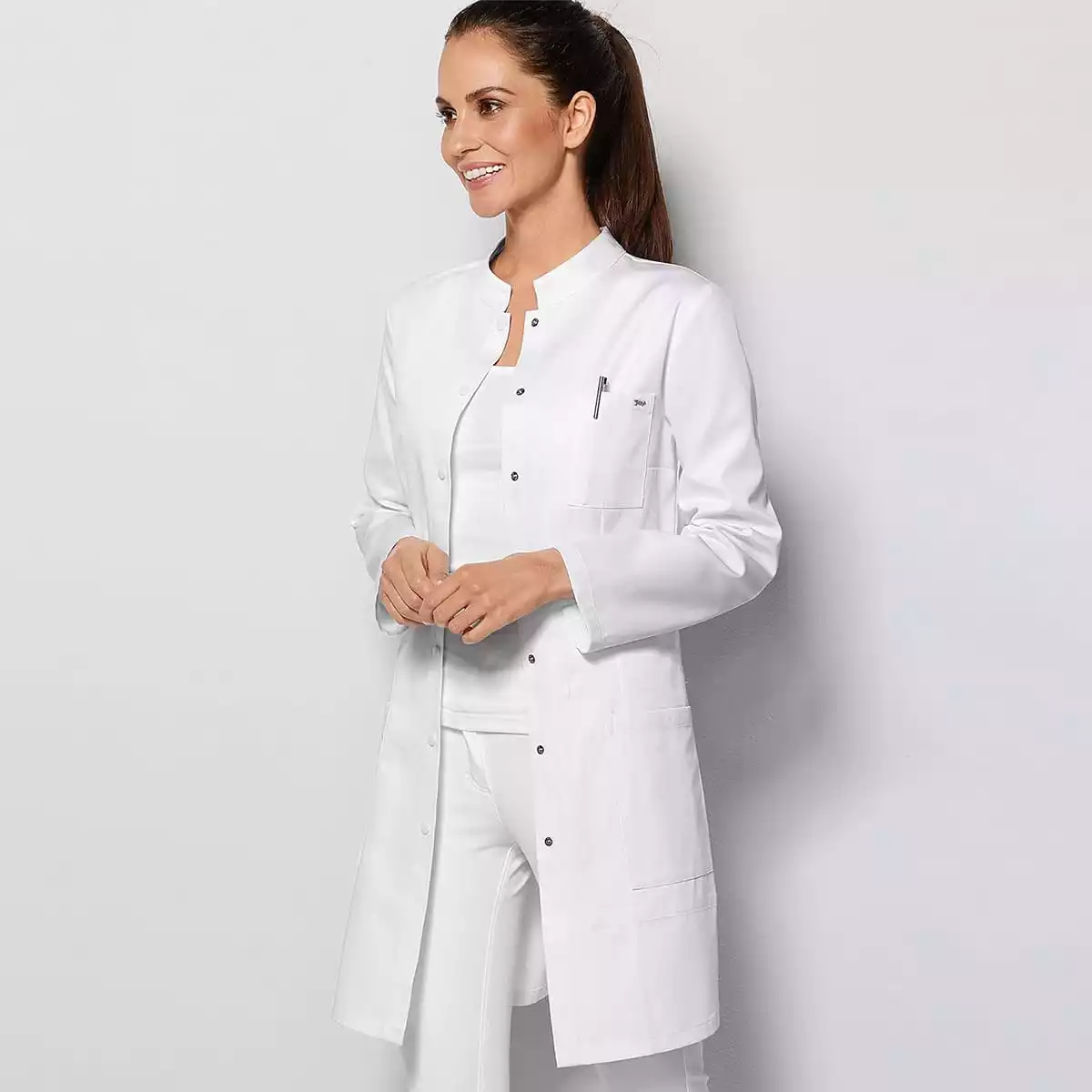  Women’s scrub/lab coat white