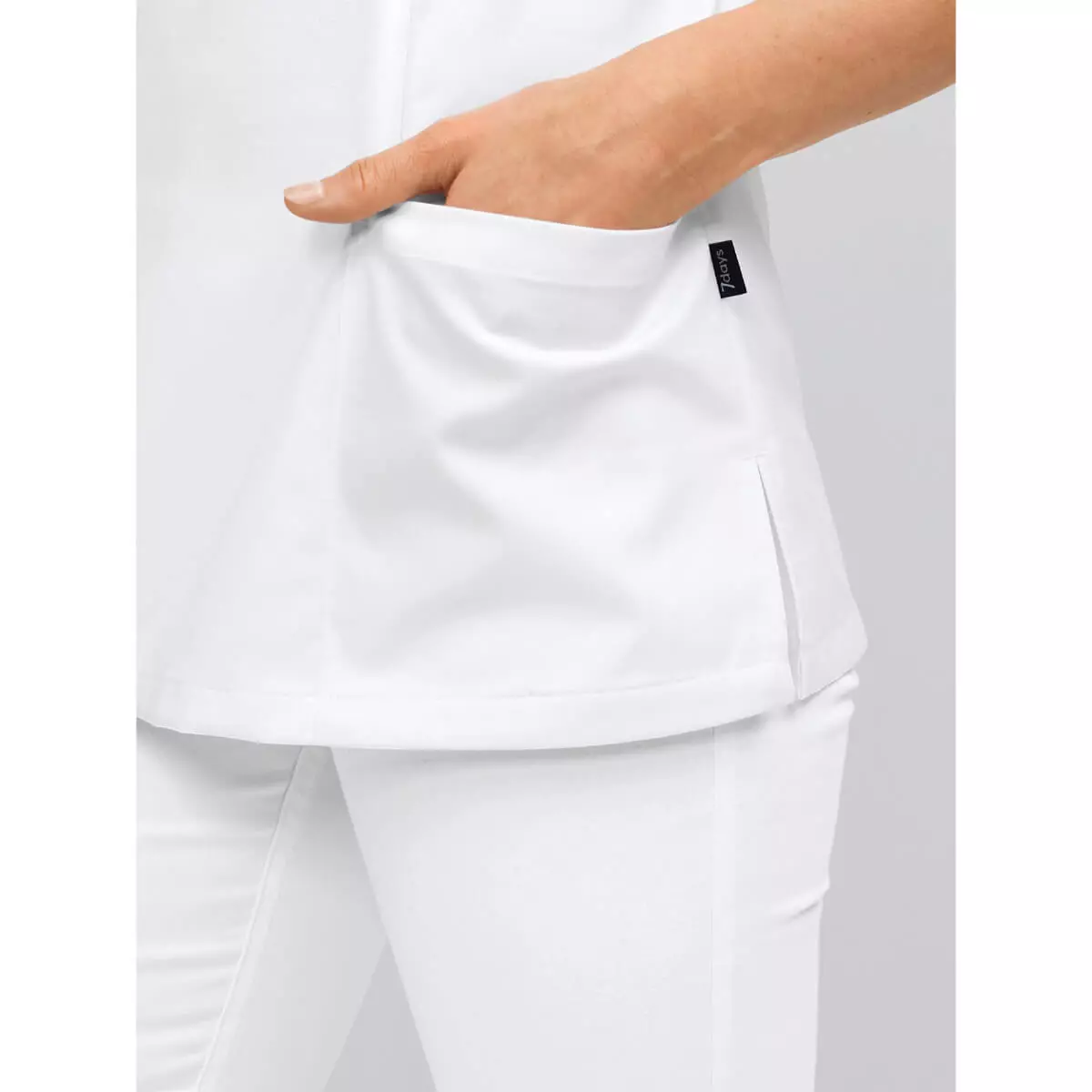  Ladies’ scrub top Roma with V-neck